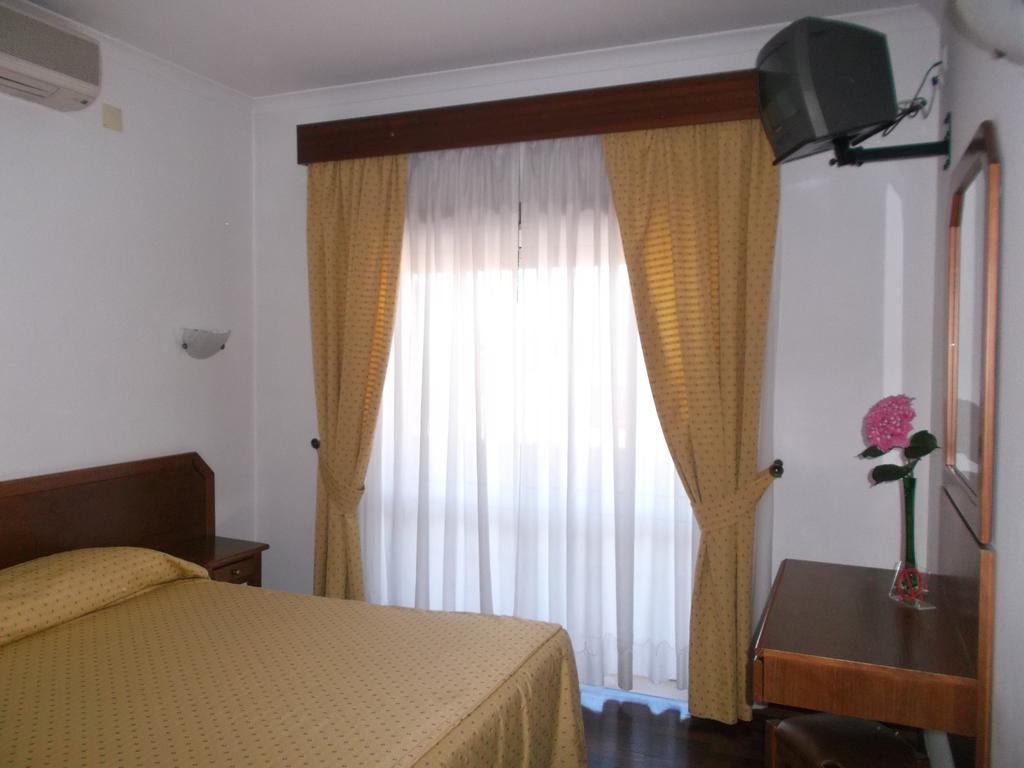 Residencial Santa Clara Hotell Fátima Rum bild